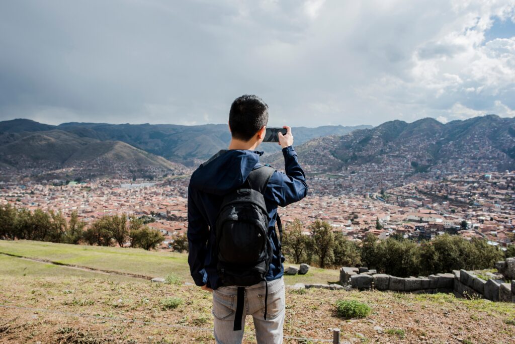 Visita Cusco en temporada de lluvia sacsayhuaman raining
